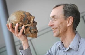 2022 Nobel Prize in Medicine for geneticist who sequenced Neanderthal genome.